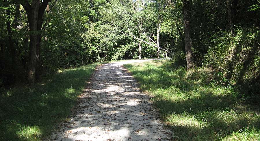 The main trail turns right, away from the railroad bed, and goes up a hill.