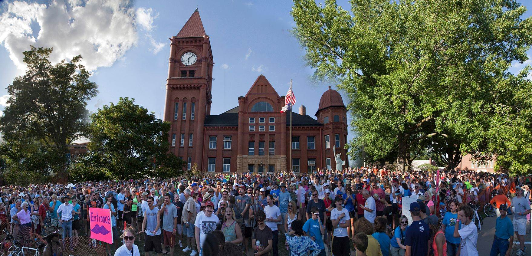 RAGBRAI 2015 at the Courthouse