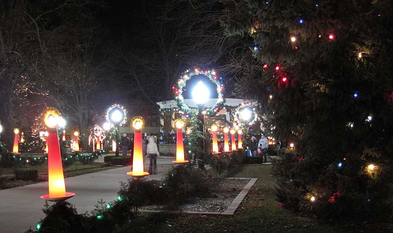 The square is decorated every Christmas.