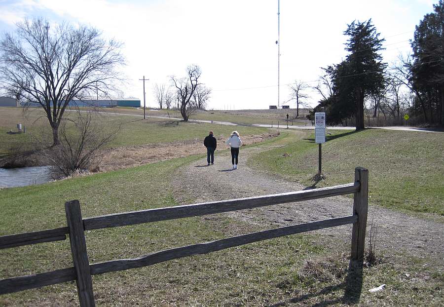 Heading south on the Loop Trail from Walton Lake parking lot onto the Louden Bridge segment