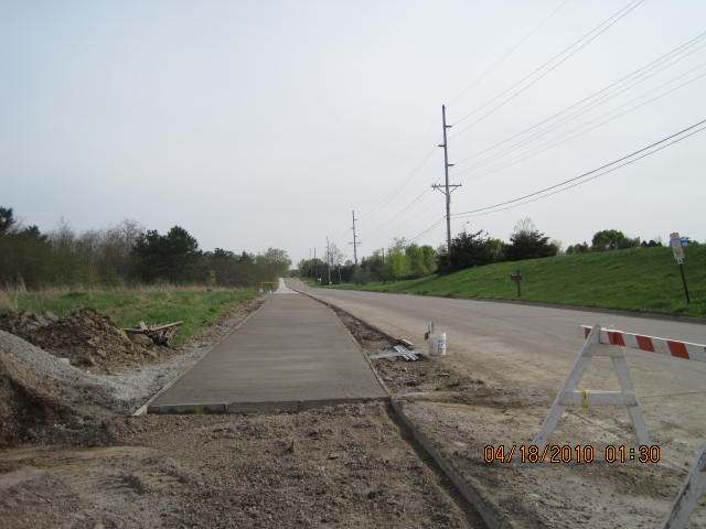 The entrance to the trailhead parking lot is here.