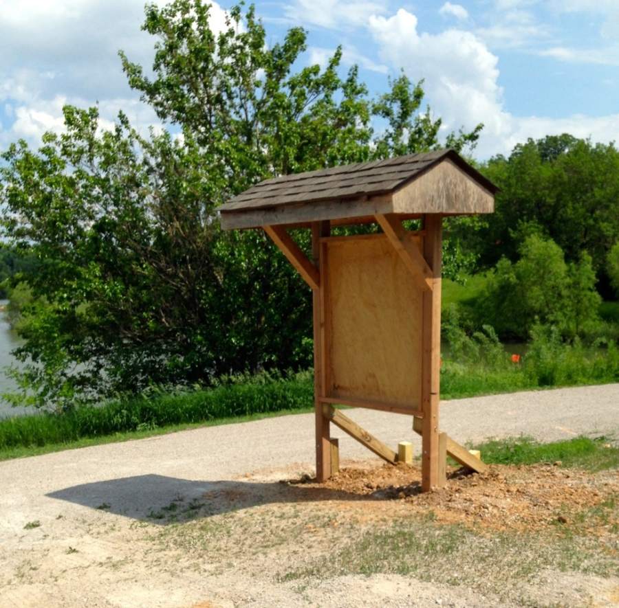 New single panel kiosk at Walton Lake, at the Loop Trail parking lot.