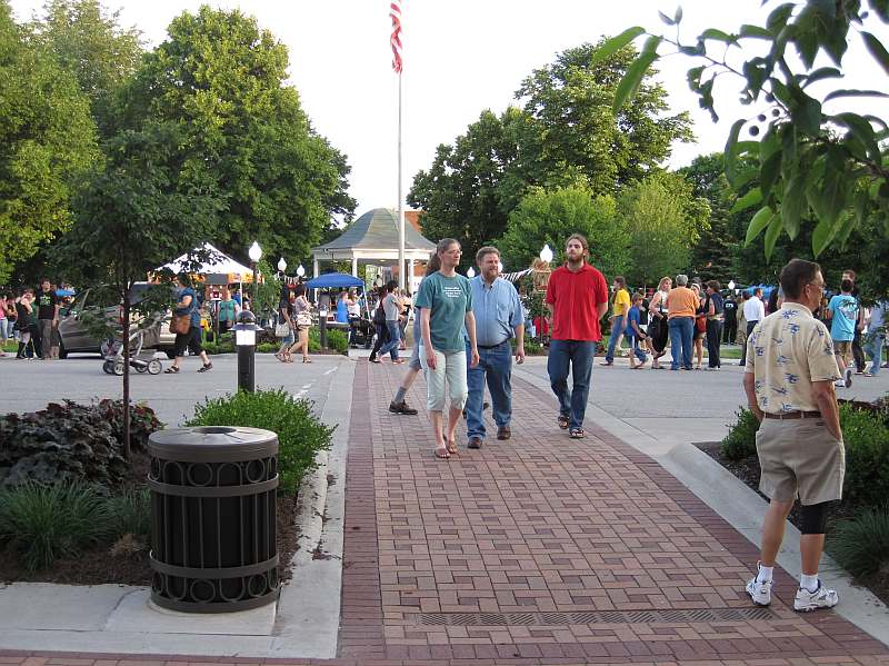 Broadway Ave was closed to cars for the Art Walk.