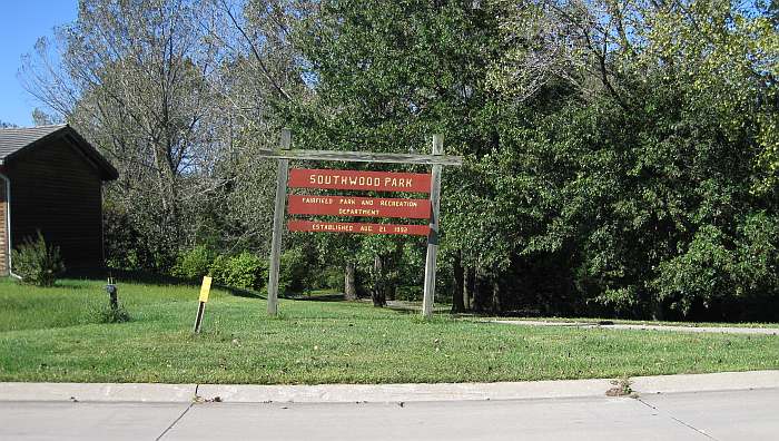 Dogwood Drive park entrance. &nbsp;The sidewalk leads into the park.