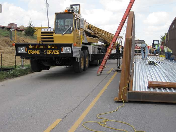 Outriggers keep the crane stable and level.