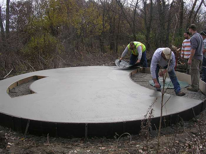 10/28/09.   The next day they place the rebar and prepare to cover the concrete.