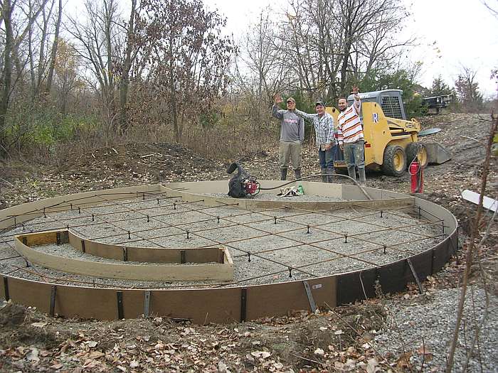 10/27/09.   Waiting for the concrete to arrive.