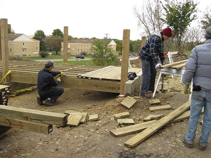 10/10/09.   The following weekend.   The joists reach the end-footer.