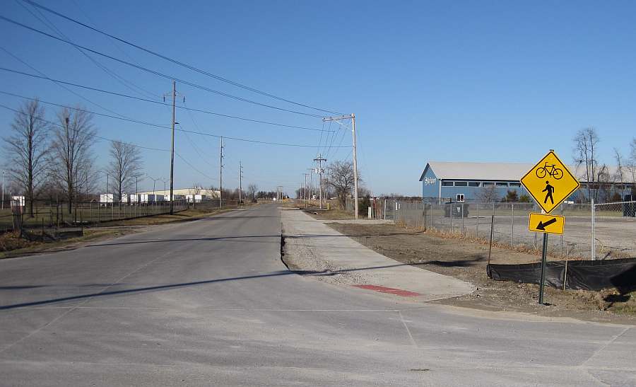 The trail turns from Stone Ave onto Kelp Ave and goes north.