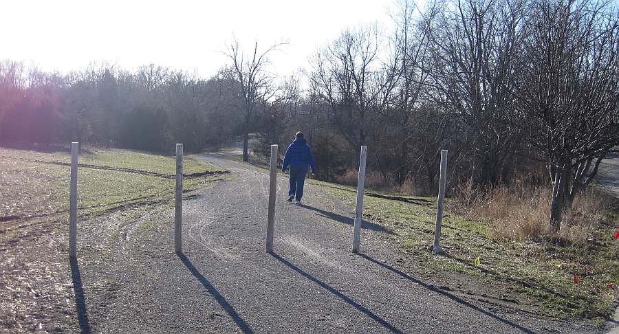 Looking back to the southwest from Briggs Ave (toward Super 8).